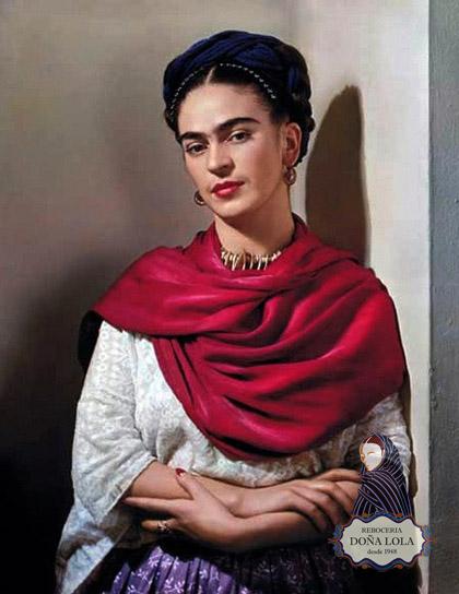 Frida Kahlo y el rebozo magenta